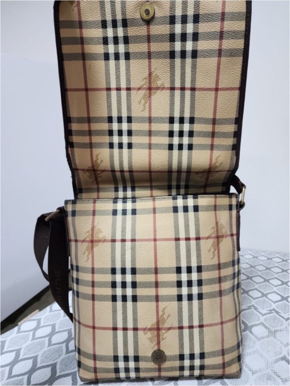 Authentic Burberry Vintage Haymarket Check Flap Messenger Bag Brown/ Beige - Picture 12 of 15